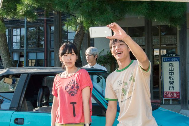 野村周平のTシャツ×短パン姿を堪能！賀来賢人とW主演映画『森山中教習所』場面写真ギャラリー（3枚目）