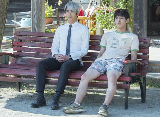 野村周平のTシャツ×短パン姿を堪能！賀来賢人とW主演映画『森山中教習所』場面写真ギャラリー（7枚目）