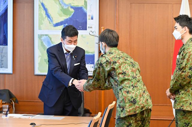 町田啓太＆佐野勇斗、表敬訪問の様子：フォトギャラリー