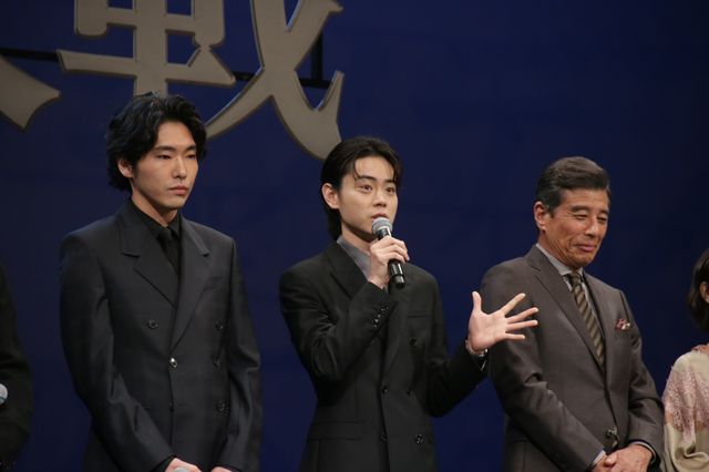 菅田将暉、柄本佑、浜辺美波らファンタジックな演出で登場！『アルキメデスの大戦』完成披露（5枚目）
