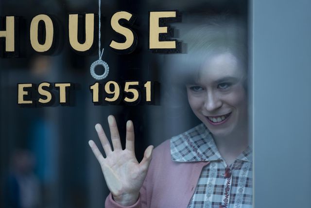 ペニーワイズ再来…！前日譚ドラマ「IT／イット ウェルカム・トゥ・デリー “それ”が見えたら、終わり。」場面写真（2枚目）