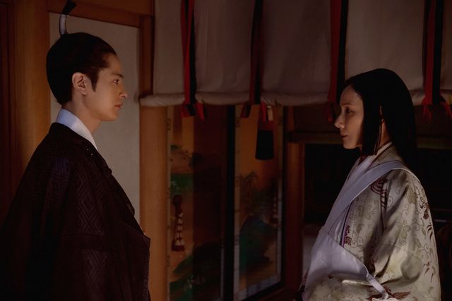 一条天皇（塩野瑛久）と詮子（吉田羊）、涙の対峙　「光る君へ」第18回場面写真：フォトギャラリー