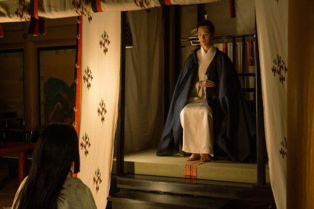 一条天皇（塩野瑛久）と詮子（吉田羊）、涙の対峙　「光る君へ」第18回場面写真（4枚目）