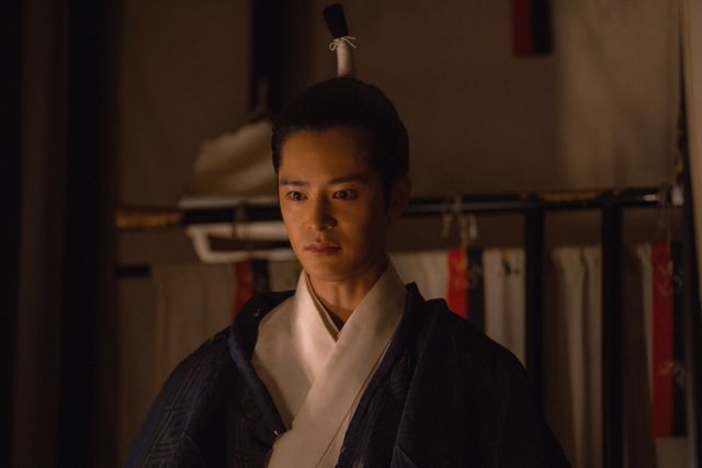 一条天皇（塩野瑛久）と詮子（吉田羊）、涙の対峙　「光る君へ」第18回場面写真（5枚目）
