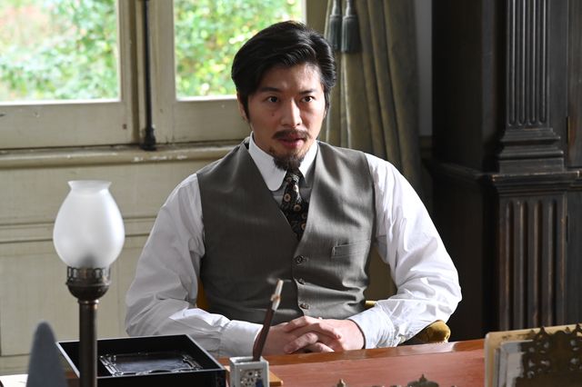 伊藤博文を演じる田中圭の真剣な表情！SPドラマ「津田梅子～お札になった留学生～」場面カット：フォトギャラリー