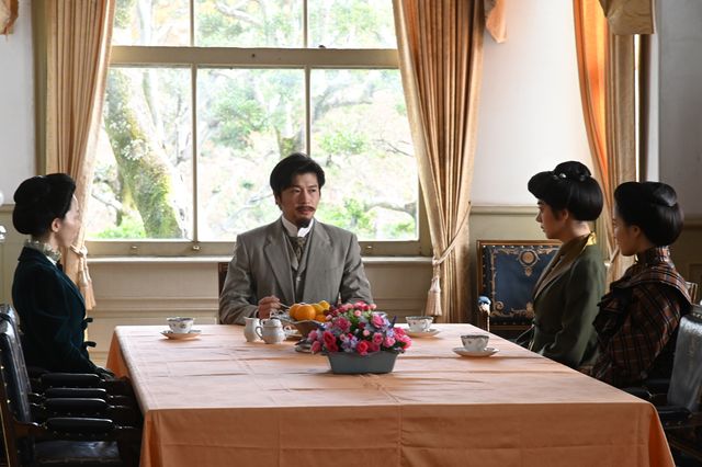 伊藤博文を演じる田中圭の真剣な表情！SPドラマ「津田梅子～お札になった留学生～」場面カット（4枚目）
