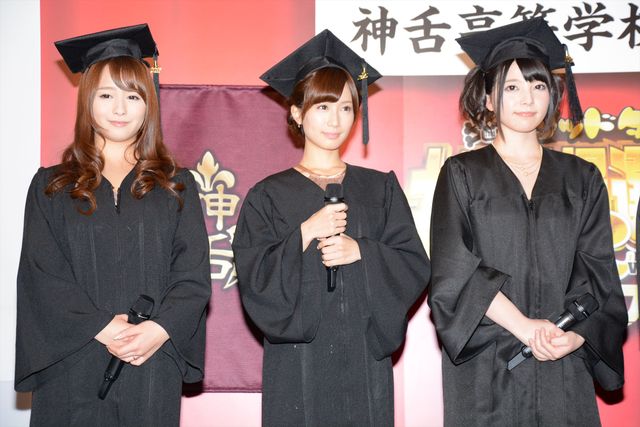 セクシー女優が劇団ひとりにキスを迫る……お色気フォトギャラリー（11枚目）