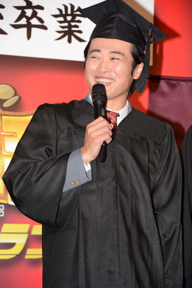 セクシー女優が劇団ひとりにキスを迫る……お色気フォトギャラリー（13枚目）