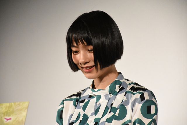 “のん”能年玲奈、おかっぱ頭で主演作アピール！映画『この世界の片隅に』舞台挨拶 ギャラリー（6枚目）