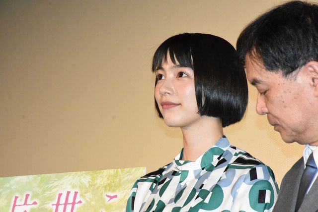 “のん”能年玲奈、おかっぱ頭で主演作アピール！映画『この世界の片隅に』舞台挨拶 ギャラリー（14枚目）