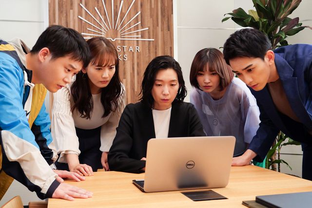 赤楚衛二が子犬系男子役！ドラマ「SUPER RICH」第1話場面カット（4枚目）