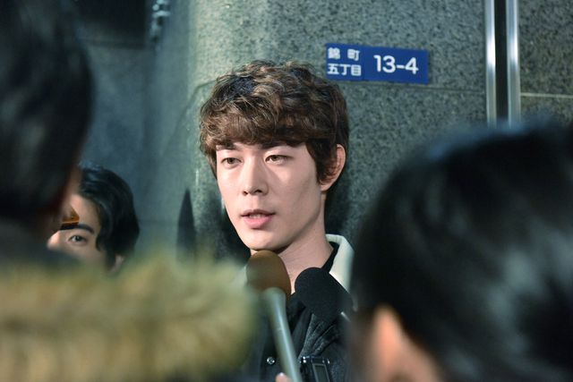 宮沢氷魚がイケメン新人小説家に！『騙し絵の牙』場面カット：フォトギャラリー