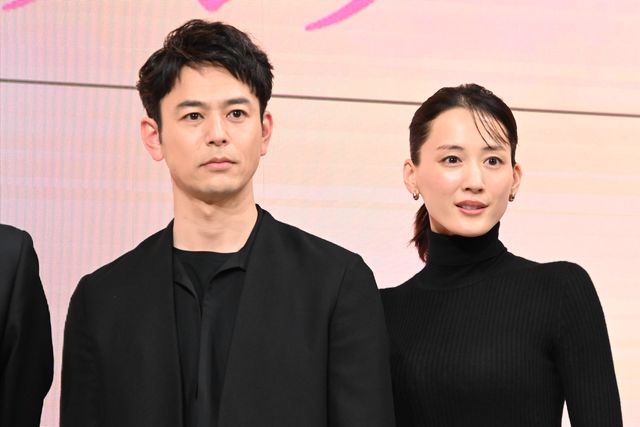 綾瀬はるか、モノトーンの美しい衣装で登壇！『人はなぜラブレターを書くのか』完成報告会（8枚目）