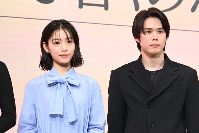 綾瀬はるか、モノトーンの美しい衣装で登壇！『人はなぜラブレターを書くのか』完成報告会（10枚目）