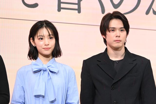 綾瀬はるか、モノトーンの美しい衣装で登壇！『人はなぜラブレターを書くのか』完成報告会（12枚目）