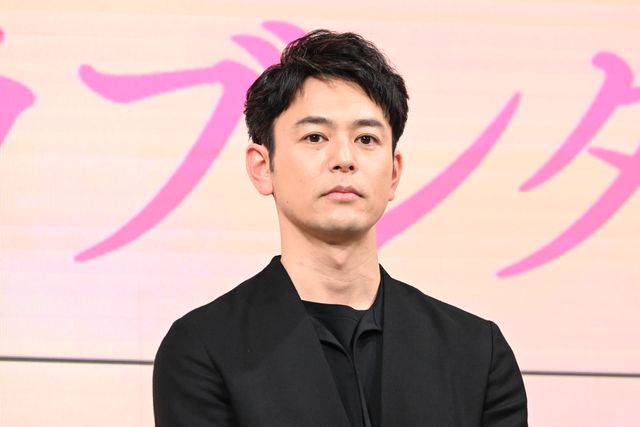 綾瀬はるか、モノトーンの美しい衣装で登壇！『人はなぜラブレターを書くのか』完成報告会（24枚目）