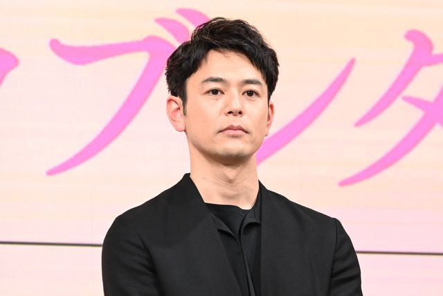 綾瀬はるか、モノトーンの美しい衣装で登壇！『人はなぜラブレターを書くのか』完成報告会（25枚目）