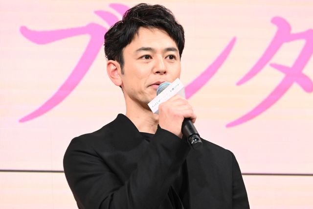 綾瀬はるか、モノトーンの美しい衣装で登壇！『人はなぜラブレターを書くのか』完成報告会（26枚目）