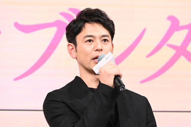 綾瀬はるか、モノトーンの美しい衣装で登壇！『人はなぜラブレターを書くのか』完成報告会（28枚目）