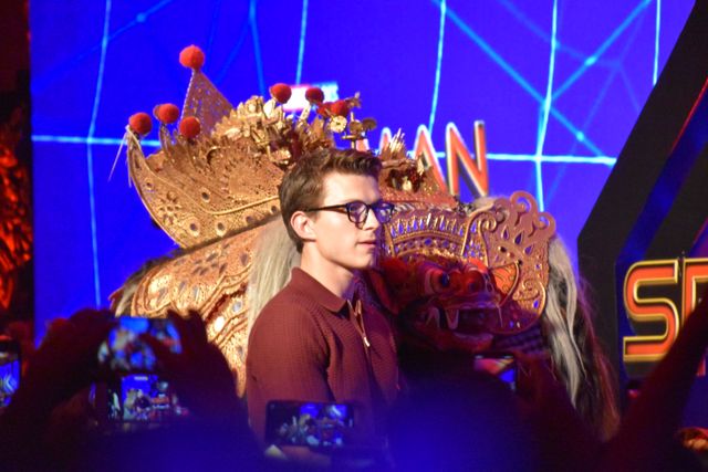 トム・ホランド、黒ぶちメガネで登場！『スパイダーマン：ファー・フロム・ホーム』イベントinバリ（7枚目）