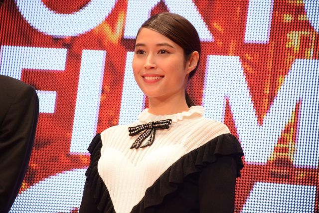 福士蒼汰、広瀬アリスの手を取りエスコート！：フォトギャラリー