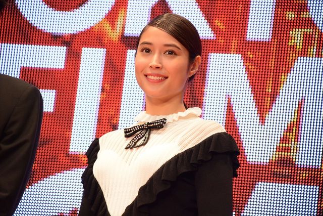 福士蒼汰、広瀬アリスの手を取りエスコート！（2枚目）