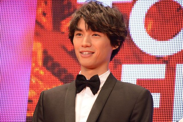 福士蒼汰、広瀬アリスの手を取りエスコート！（9枚目）