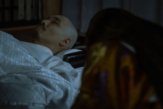 「光る君へ」最終回、道長の左手を握る倫子（4枚目）