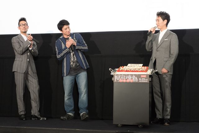 染五郎からバースデーケーキをア～ン！33歳となった七之助！シネマ歌舞伎最新作の完成披露上映会に登場【フォトギャラリー】（6枚目）