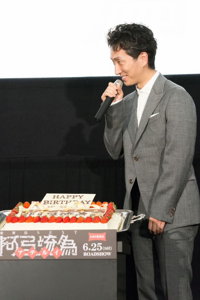 染五郎からバースデーケーキをア～ン！33歳となった七之助！シネマ歌舞伎最新作の完成披露上映会に登場【フォトギャラリー】（7枚目）