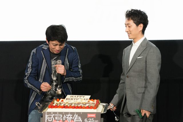 染五郎からバースデーケーキをア～ン！33歳となった七之助！シネマ歌舞伎最新作の完成披露上映会に登場【フォトギャラリー】（8枚目）
