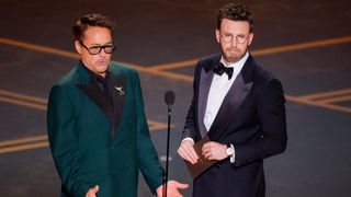 『アベンジャーズ』ダウニー・Jr＆クリエヴァ、アカデミー賞で再会　ドクター・ドゥーム色のスーツで登場