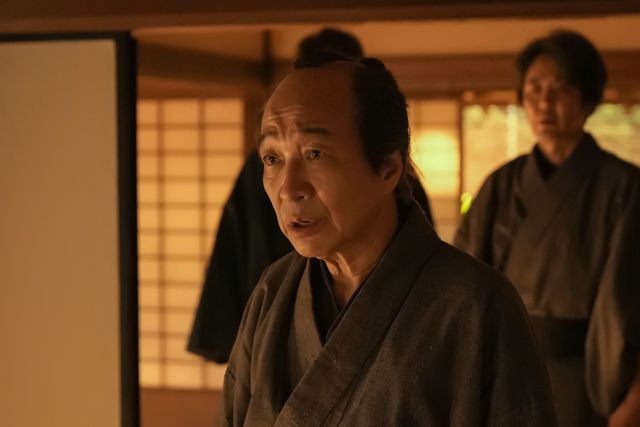 小日向文世ふんする松野勘右衛門