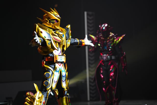 黄金に輝くガッチャード誕生！「仮面ライダーガッチャードFS」新フォーム＆舞台写真（5枚目）