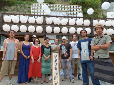 「シネマキャラバン」のメンバー（右端が志津野雷さん）