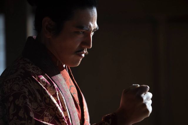 「本能寺の変」炎に囲まれた信長（小栗旬）…「豊臣兄弟！」第27回場面写真（2枚目）