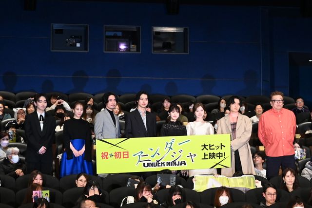 浜辺美波、白石麻衣、山本千尋ら美の競演！『アンダーニンジャ』初日舞台挨拶（2枚目）