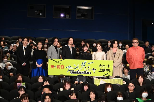 浜辺美波、白石麻衣、山本千尋ら美の競演！『アンダーニンジャ』初日舞台挨拶（3枚目）
