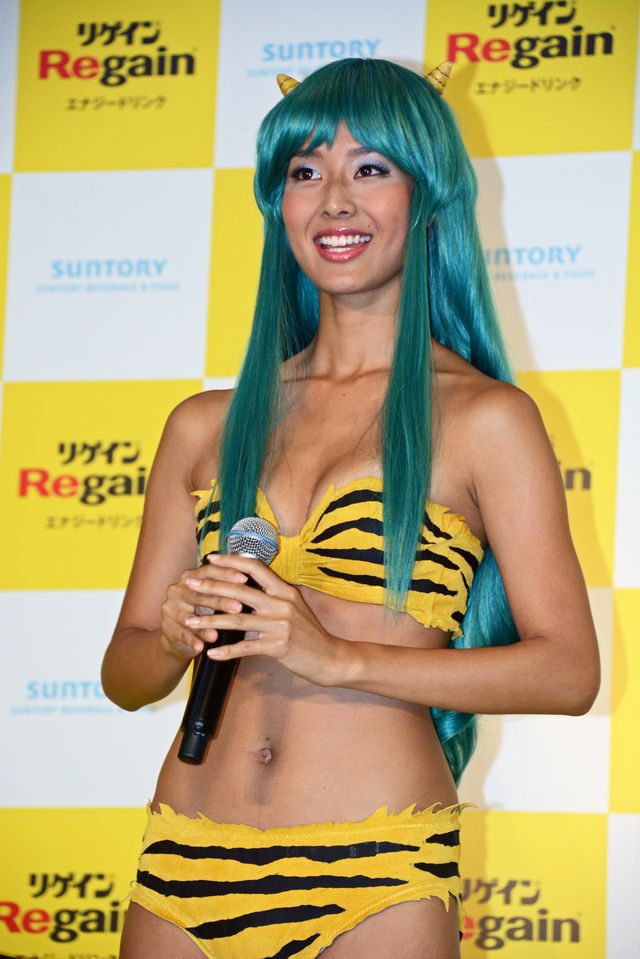 すみれの“実写版ラムちゃん”姿！トラ柄ビキニ写真ギャラリー（2枚目）