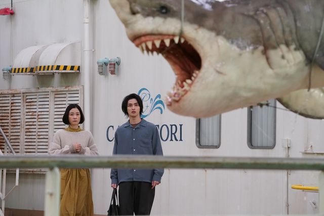 田中圭&横浜流星、まさかの敵対シーンも!?劇場版『あな番』場面カット（5枚目）