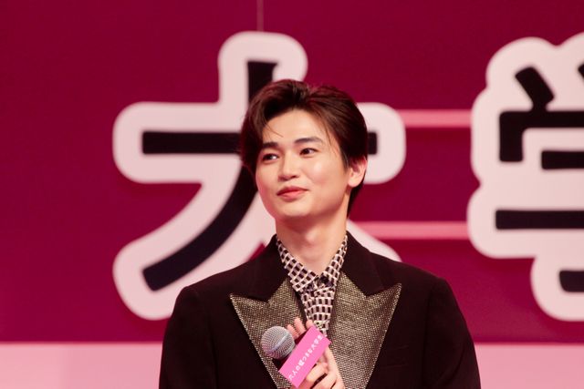 浜辺美波＆山下美月、黒ドレスで魅了！『六人の嘘つきな大学生』完成披露（20枚目）