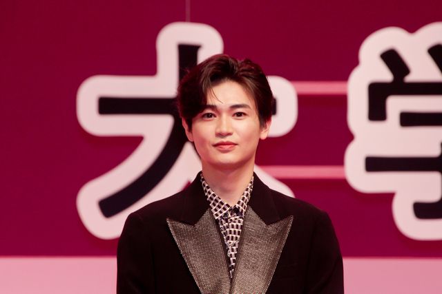 浜辺美波＆山下美月、黒ドレスで魅了！『六人の嘘つきな大学生』完成披露（21枚目）