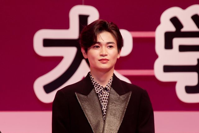 浜辺美波＆山下美月、黒ドレスで魅了！『六人の嘘つきな大学生』完成披露（22枚目）