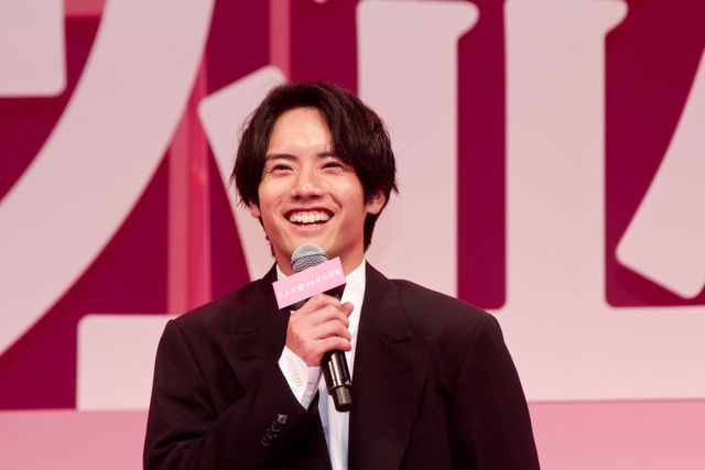 浜辺美波＆山下美月、黒ドレスで魅了！『六人の嘘つきな大学生』完成披露（23枚目）