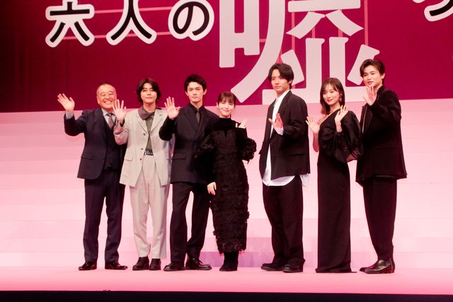 浜辺美波＆山下美月、黒ドレスで魅了！『六人の嘘つきな大学生』完成披露（29枚目）