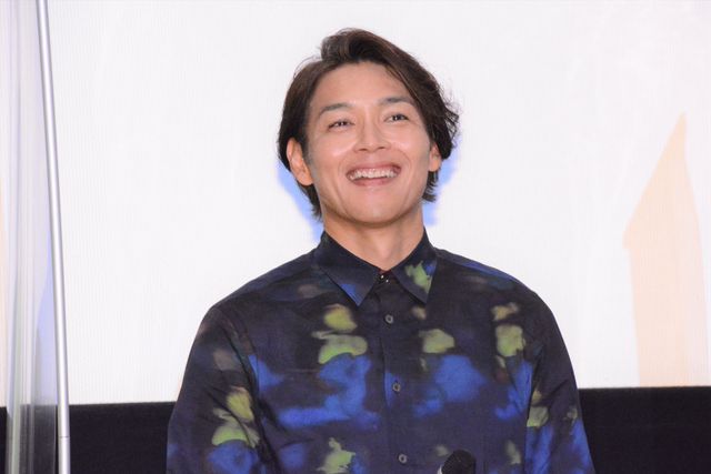 仮面ライダーゾルダからバースへ！年内卒業の純烈・小田井涼平、新メンバー・岩永洋昭と熱い抱擁（5枚目）