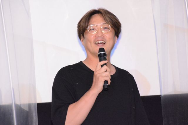 仮面ライダーゾルダからバースへ！年内卒業の純烈・小田井涼平、新メンバー・岩永洋昭と熱い抱擁（7枚目）