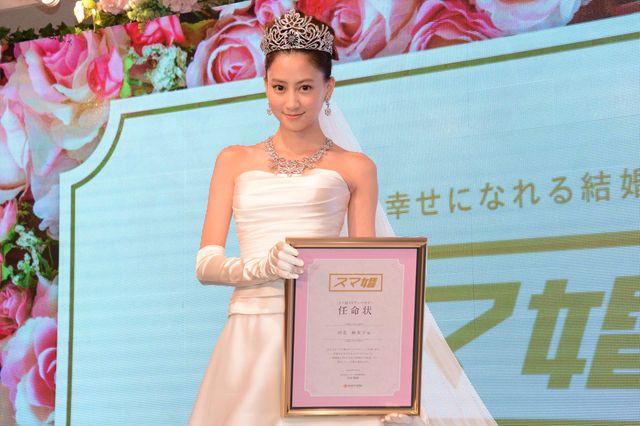 河北麻友子のウエディングドレス姿！～総額3億円のジュエリーとともに～フォトギャラリー（17枚目）