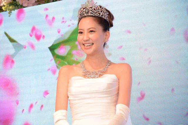 河北麻友子のウエディングドレス姿！～総額3億円のジュエリーとともに～フォトギャラリー（19枚目）
