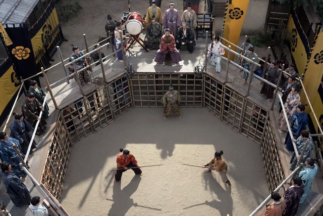 大東駿介＆菅井友香演じる利家とまつ“尾張コロシアム”に登場！「豊臣兄弟！」第5回場面写真（3枚目）